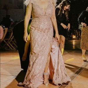 Beautiful dress. Worn once